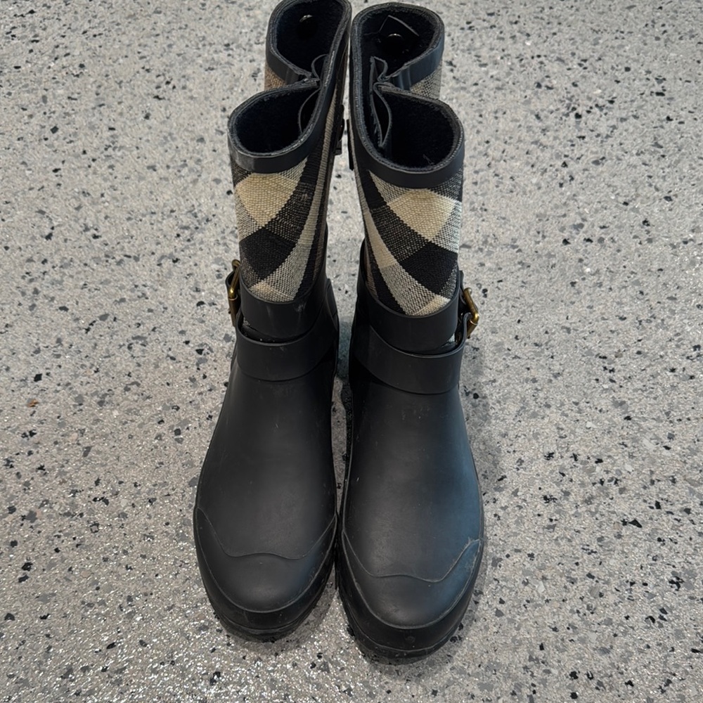 Stylish Black and Cream Women's Boots